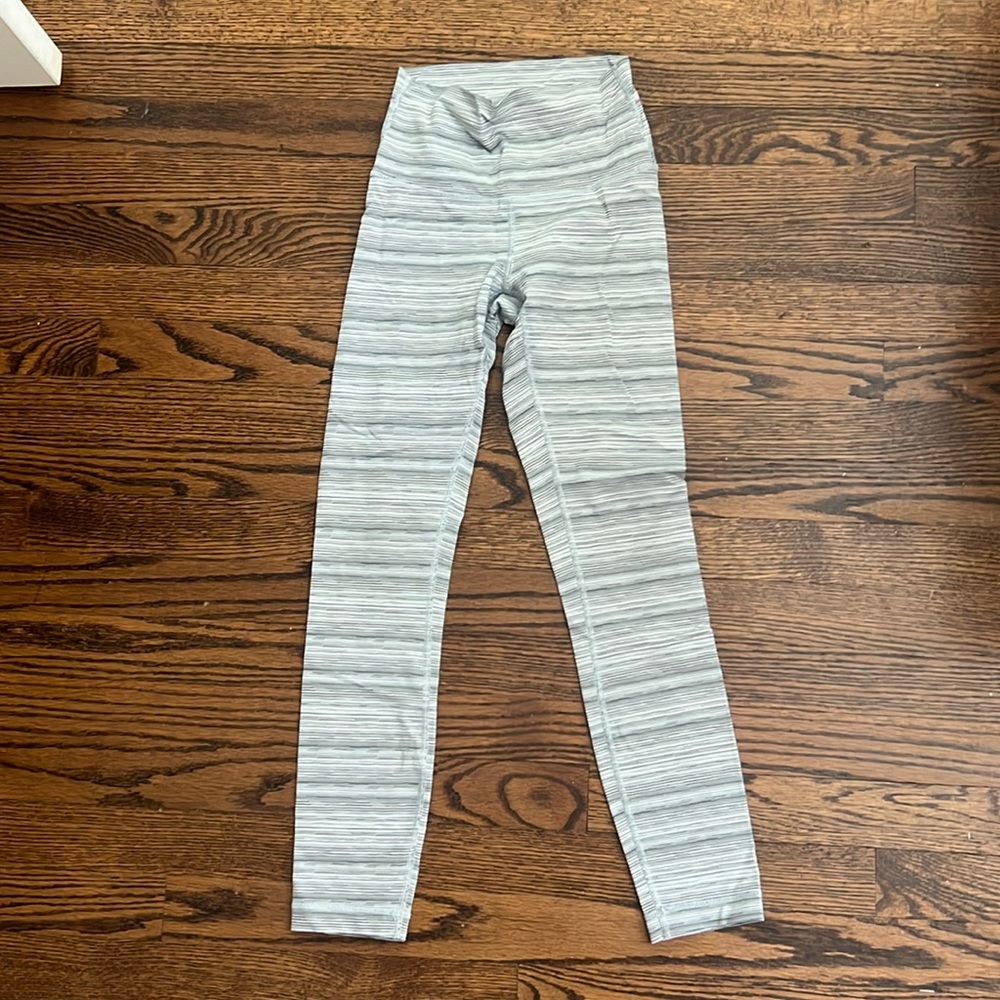 Lululemon Wunder Under High Rise 7/8 Leggings 25" Gray & White Stripe Size 2